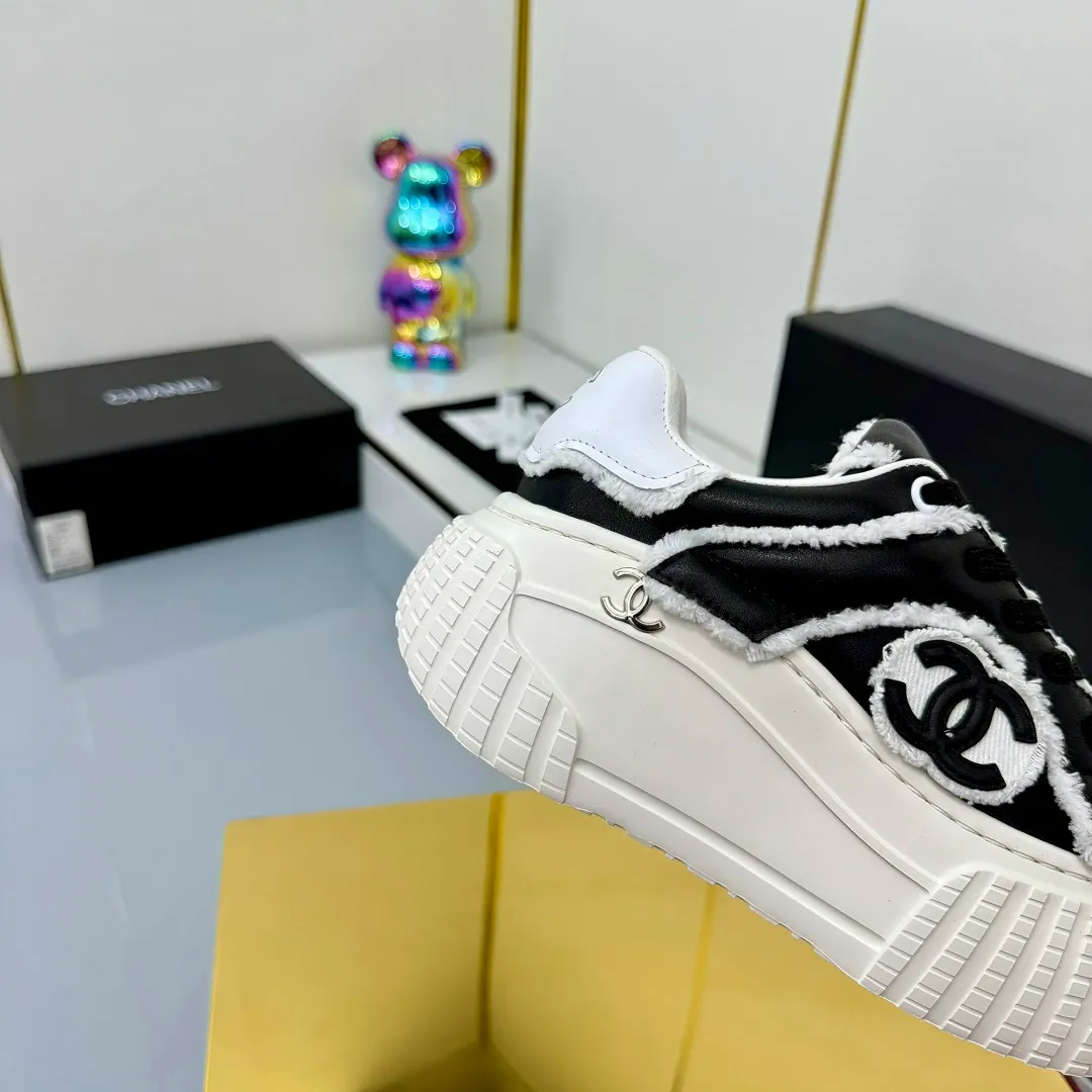 👟👟Ex-factory price 640👟👟 Chanel bread shoes ~ original calfskin panda shoes Chanel 25C latest hot style panda black and white sports shoes casual sneakers Xiaoxiang hot item classic black and white panda color coco girls must pay Fabric: original custom mixed sheepskin lining: original imported breathable mesh lining outsole: Original molded rubber + TPU combination Size: Women's 35-41 Buy now👉